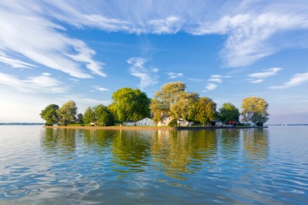 Einladung zum Fototermin: Saisonstart am Steinhuder Meer, mit der Überfahrt eines Fasses Hannover Gin auf die Insel Wilhelmstein